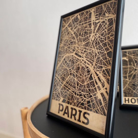 Bykort Paris laserskåret i 3mm birk inklusiv en sort ramme
